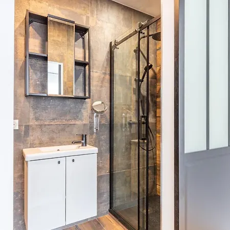 La Marbrerie Nyaraló Suresnes